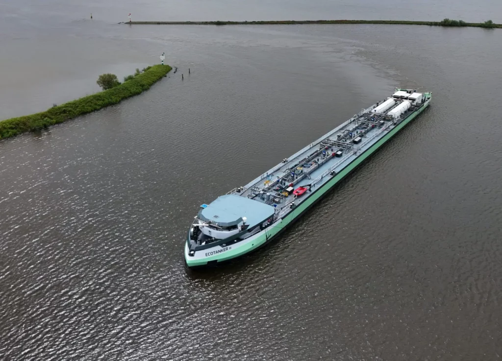 ecotanker iii, ecotanker 3, ams barging, shipping lng, inland shipping, barging, bunkering, liquid bulk, about ams barging, sustainability