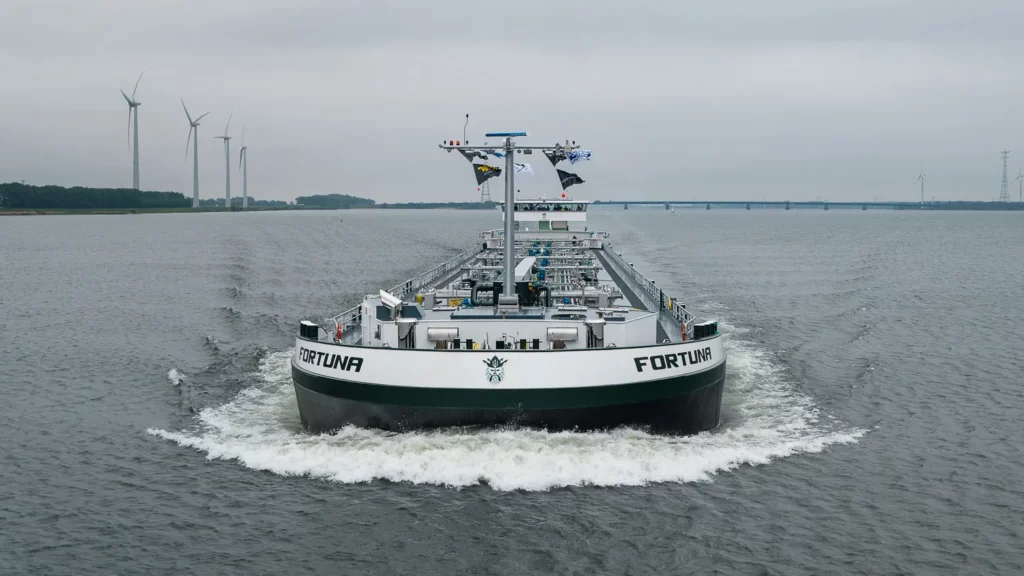 trouw magazine, ton van der molen, igor jansen, mts fortuna, sustainability, inland shipping, tanker, tankvaart