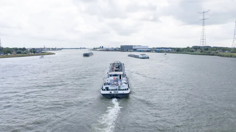 ams barging, mts issa, alain d, bunkering, transport, inland shipping, tanker, tankvaart, rhine, chartering, vessel management, ship owner